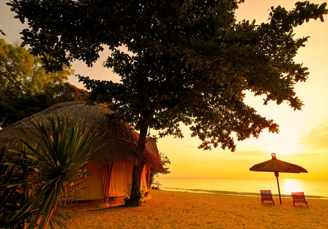 バリ島挙式　夕日を望むバンブー・パビリオン