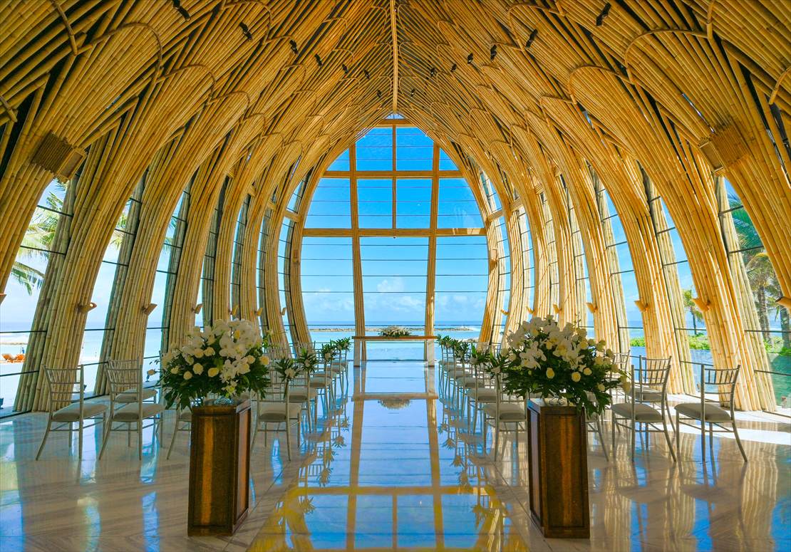 Apurva Oceanfront Chapel Wedding Kempinski Bali (10)_R ケンピンスキ・バリ結婚式 挙式会場内装飾