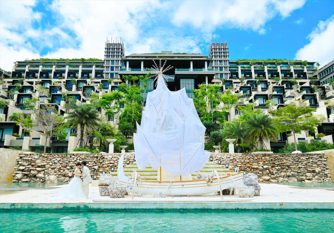 Apurva Oceanfront Chapel Wedding Kempinski Bali (5)_R ケンピンスキ・バリ・結婚式 クリスマス装飾