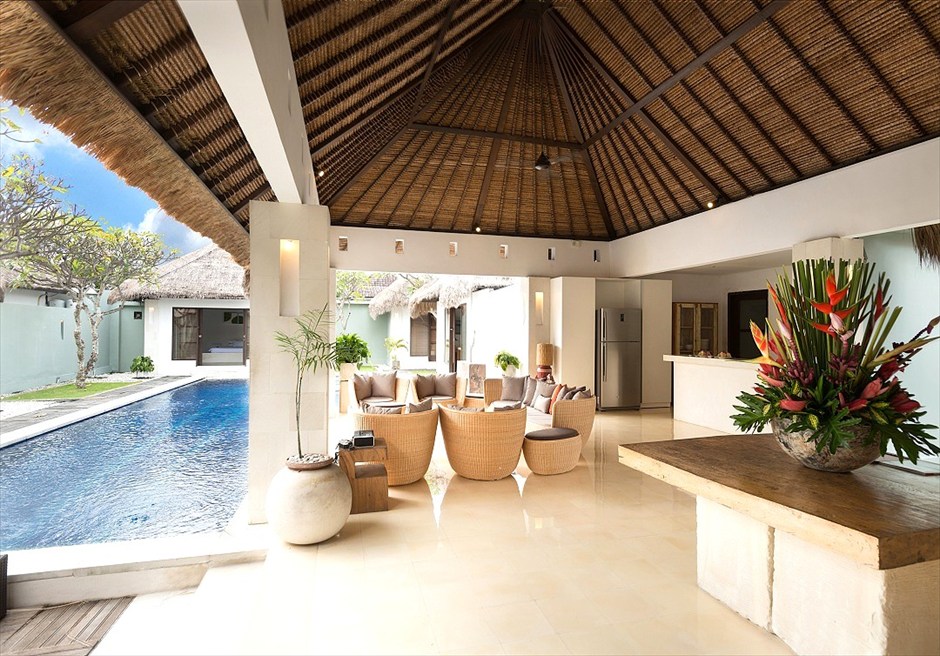 B Villa Semiyak Living Space