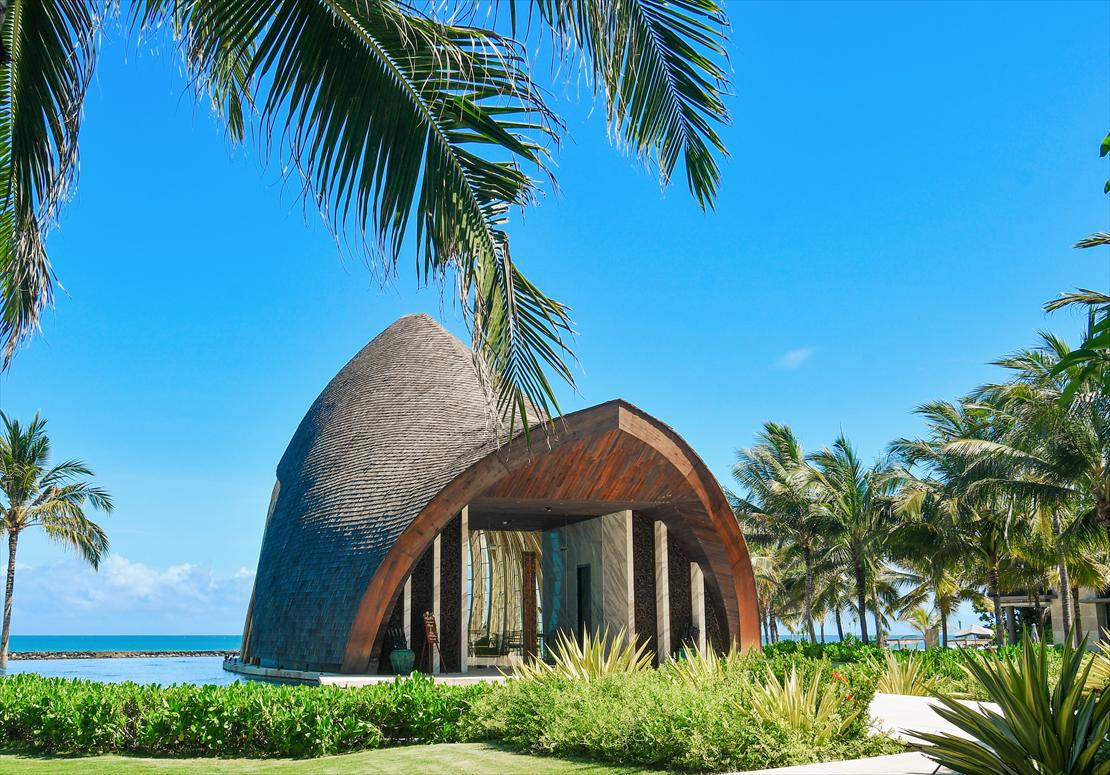 Bali Wedding Apurva Oceanfront Chapel Kempinski (2)_R バリ島結婚式 緑豊かなガーデンに囲まれたチャペル