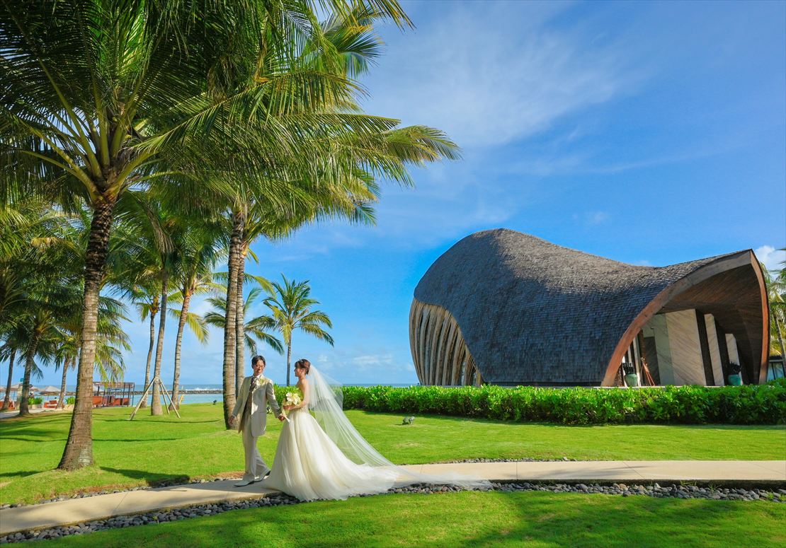 Kempinski Bali Wedding Oceanfront Apurva Chapel (10)_R ケンピンスキ・バリ結婚式 チャペル・ガーデン 挙式後撮影