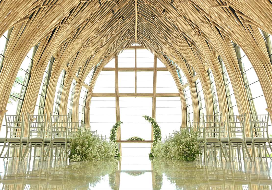 バリ島結婚式　ケンピンスキ・バリ挙式：挙式会場内生花装飾