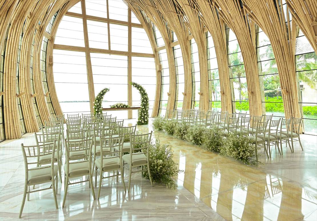 ケンピンスキ・バリ挙式：フラワーアーチ・ウェディング