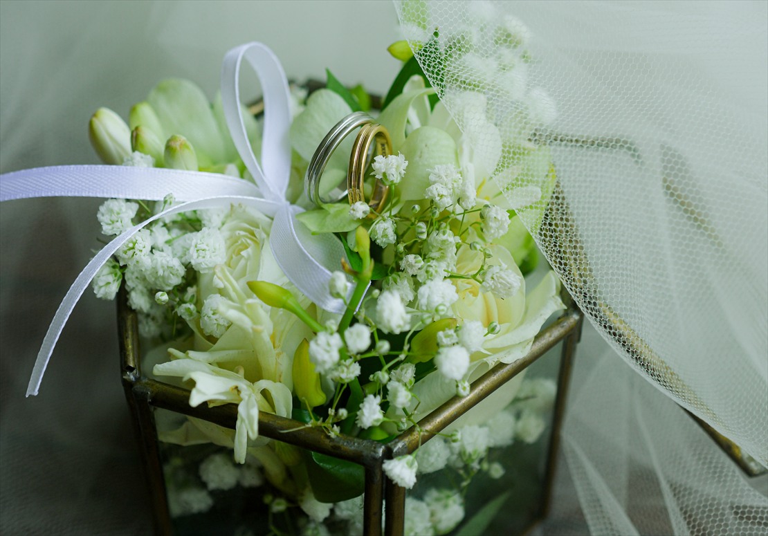 ケンピンスキ・バリ挙式プラン：生花リングピロー