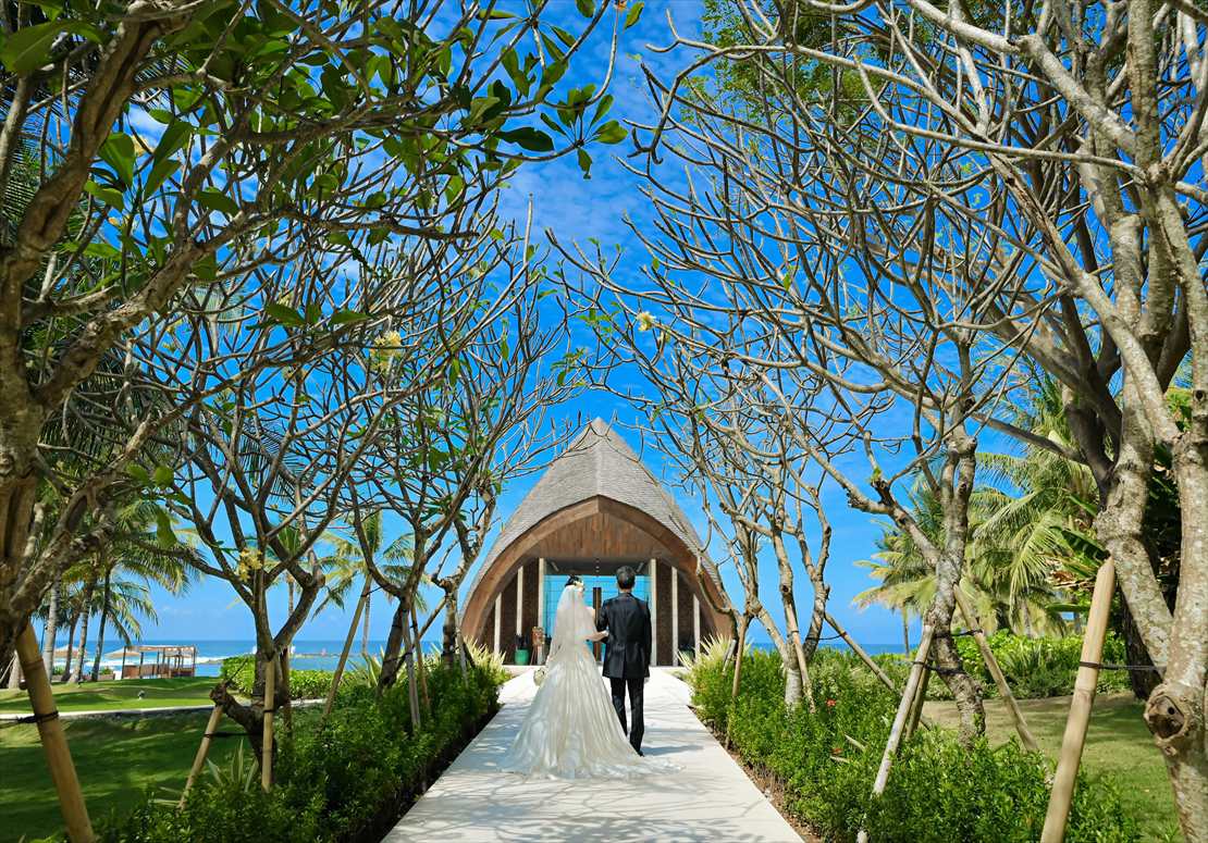 ケンピンスキ・バリ ガーデンロード入場シーン