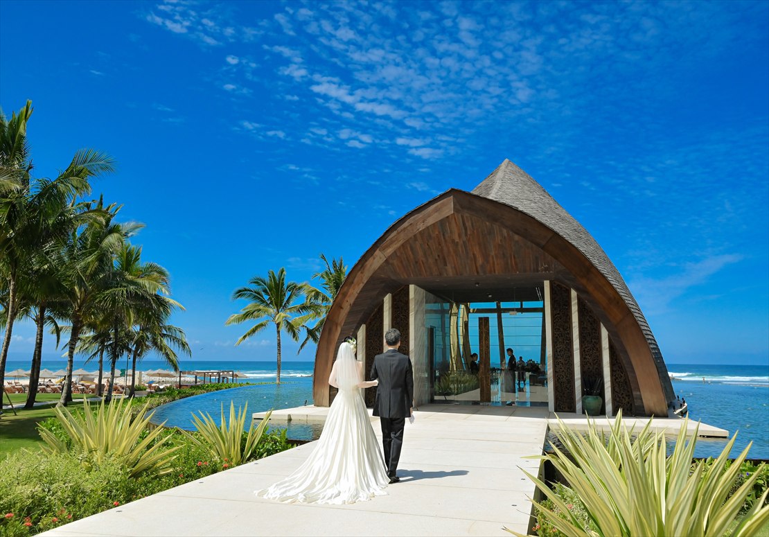 ケンピンスキ・バリ チャペルロード入場シーン