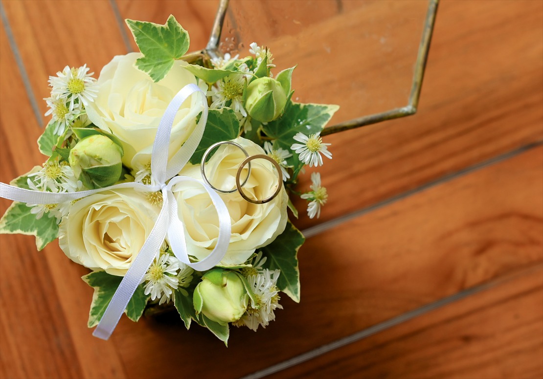 ケンピンスキ・バリ挙式：生花リングピロー