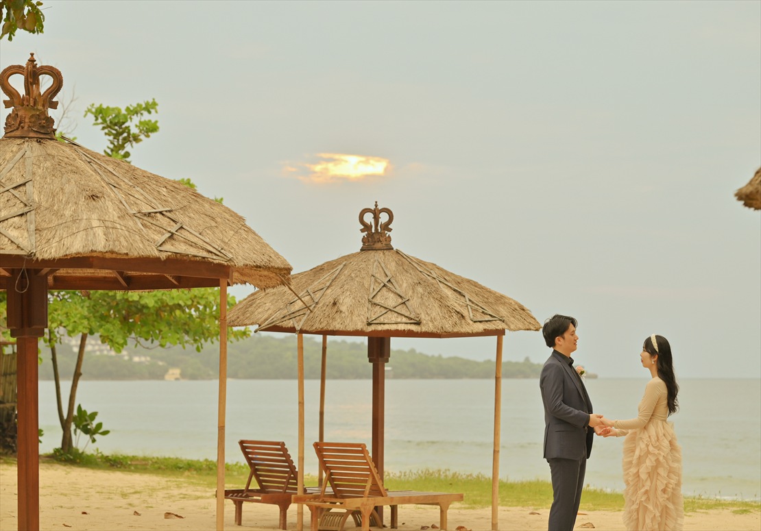 Bali Wedding Belmond Jimbaran (9)_R バリらしい雰囲気のビーチにてウェディング・フォト