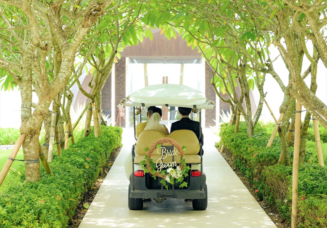 ケンピンスキ・バリ挙式 ウェディング・バギー入場シーン