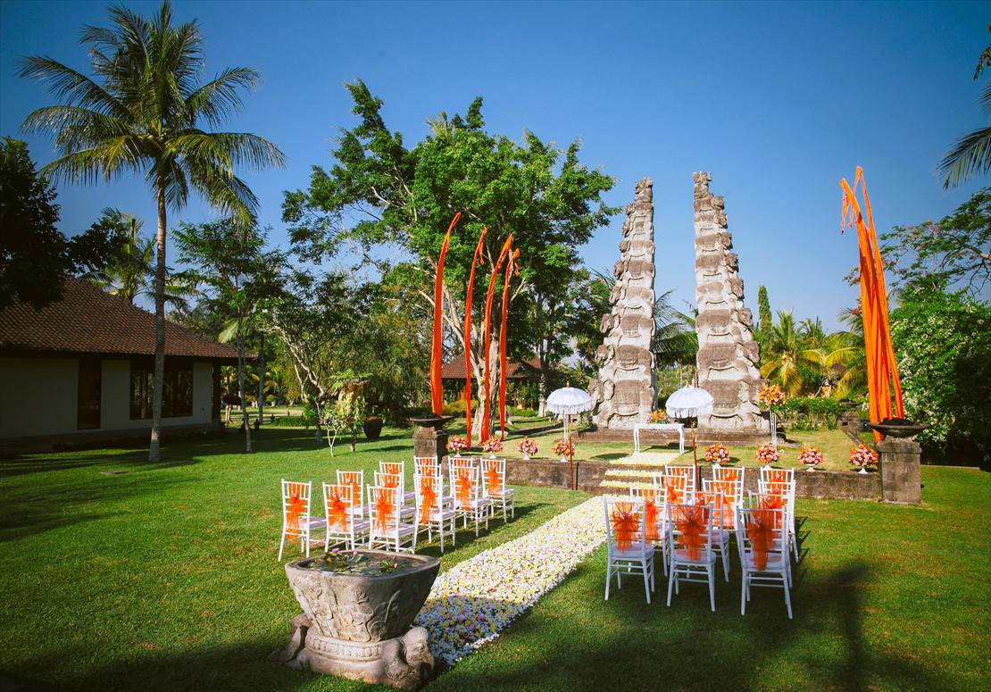 バリニーズ・スタイル 挙式会場装飾 オレンジ