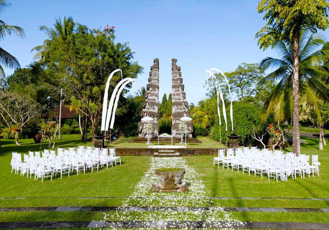 バリニーズ・スタイル 挙式会場装飾 ホワイト