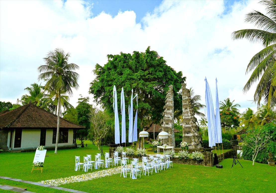 バリニーズ・スタイル 挙式会場装飾 イエロー