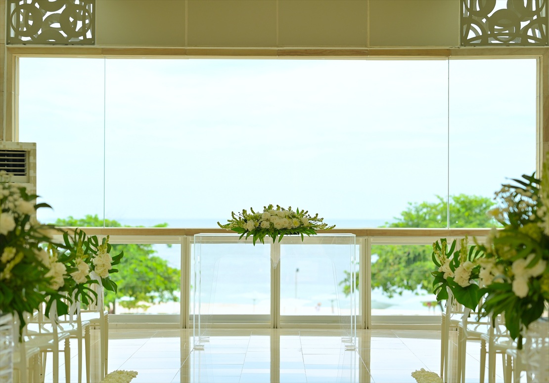Harmony Chapel Mulia Bali Wedding (7)_R バリ島挙式 祭壇越しにビーチが広がる