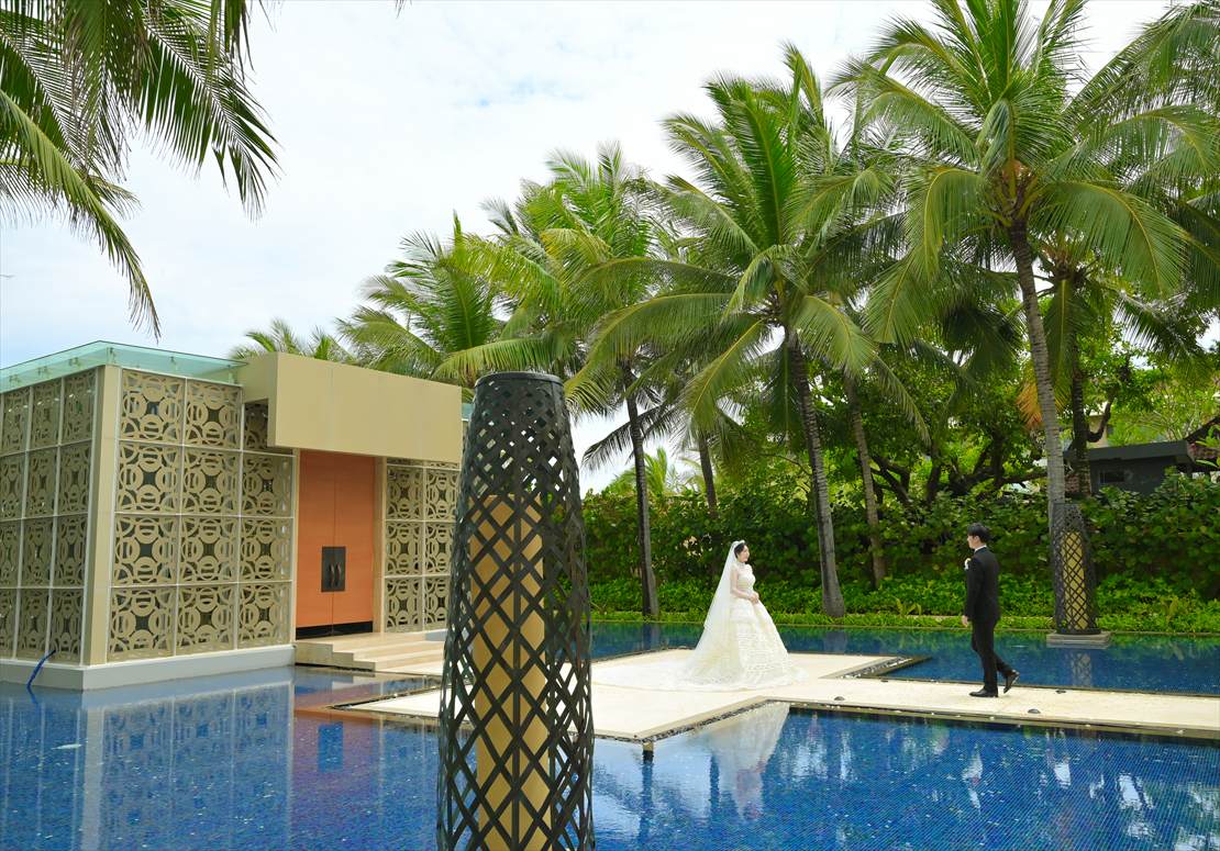 Mulia Bali Wedding Harmony Chapel (10)_R バリ島挙式 水上のチャペルロードにて挙式後撮影