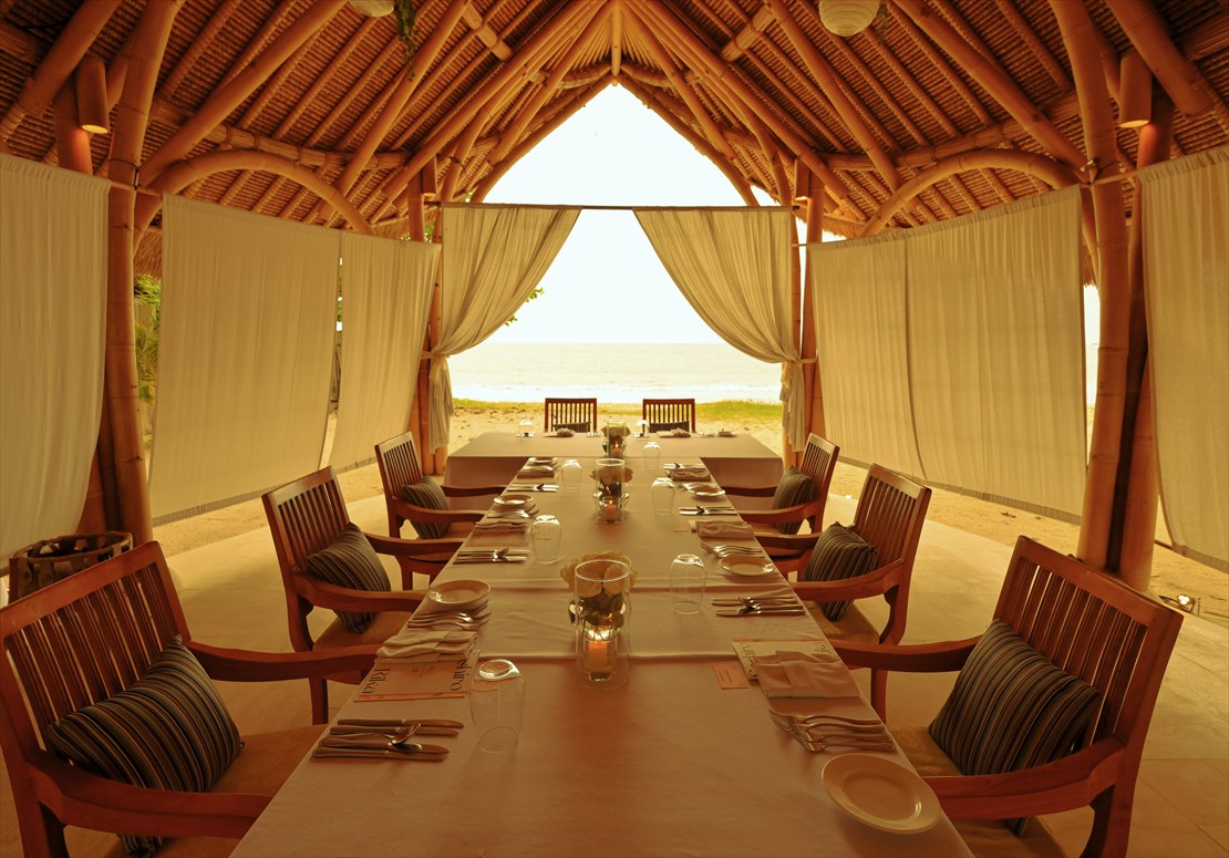 バリ島ウェディング・パーティー　バンブー・パビリオン テーブル基本装飾