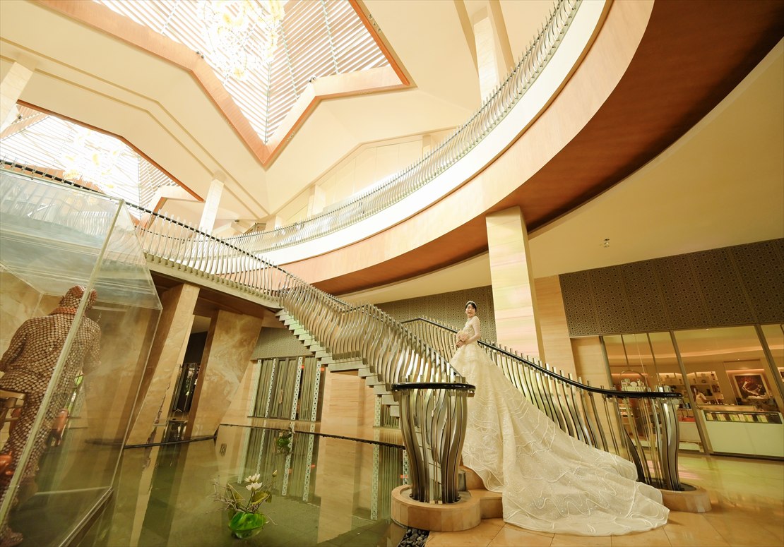 The Mulia Bali Wedding Photo (4)_R ムリア・バリ・ウェディング ロビーにて挙式後撮影