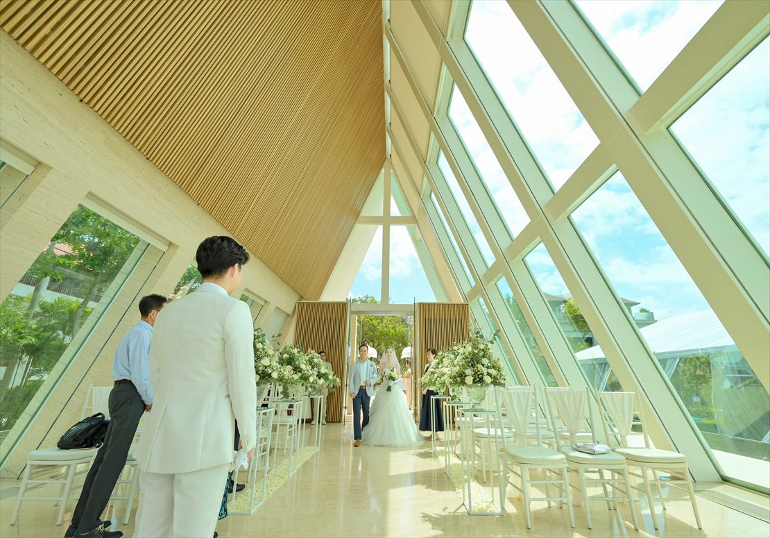 Conrad Bali Infinity Chapel Wedding (13)_R 新婦様 インフィニティ・チャペルご入場