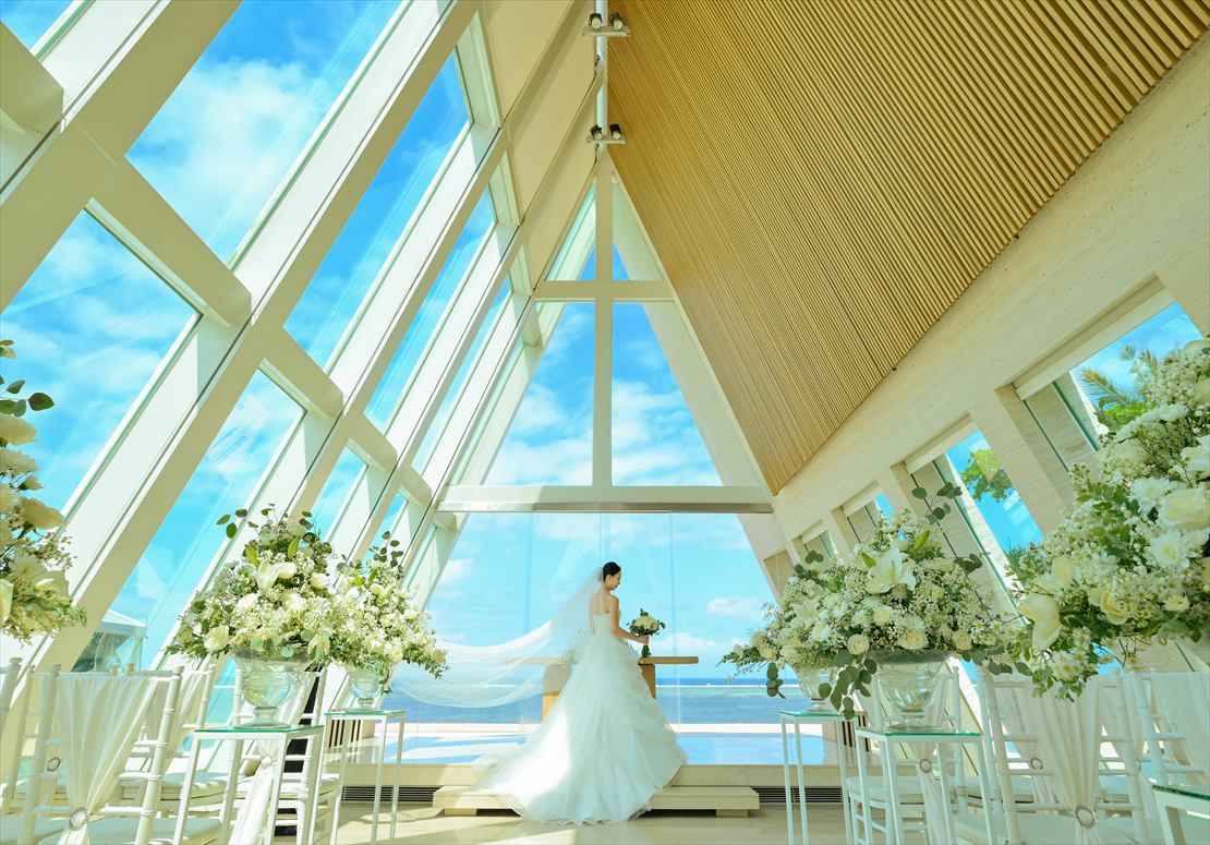 Conrad Bali Infinity Chapel Wedding (15)_R ロングベール挙式後撮影
