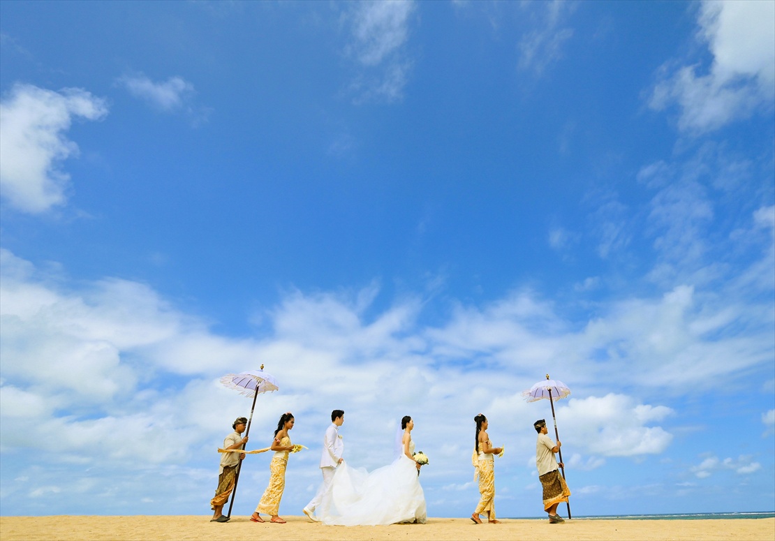 Conrad Bali Infinity Chapel Wedding (16)_R 挙式オプション:パユン・ボーイ