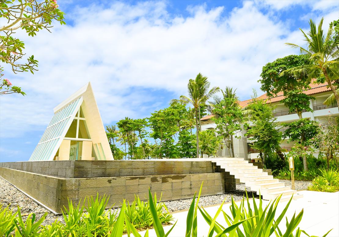 Conrad Bali Infinity Chapel Wedding (2)_R 白亜のチャペル・ロード