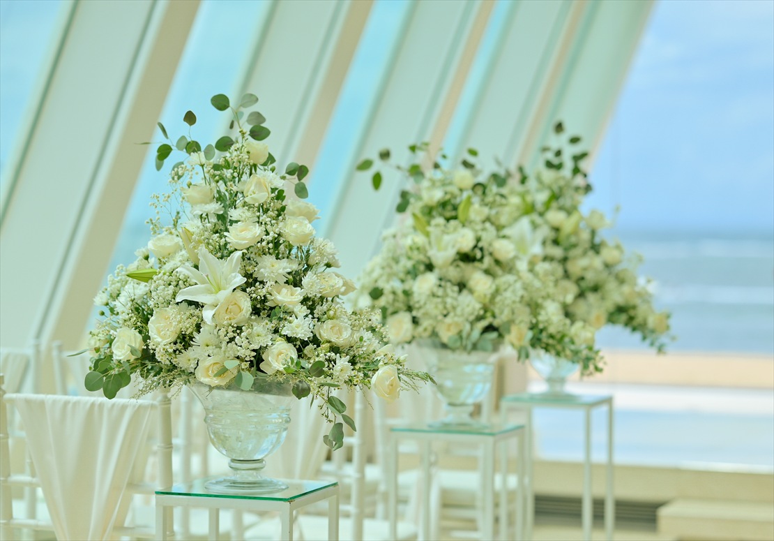Conrad Bali Infinity Chapel Wedding (5)_R アイルサイド 生花スタンディング