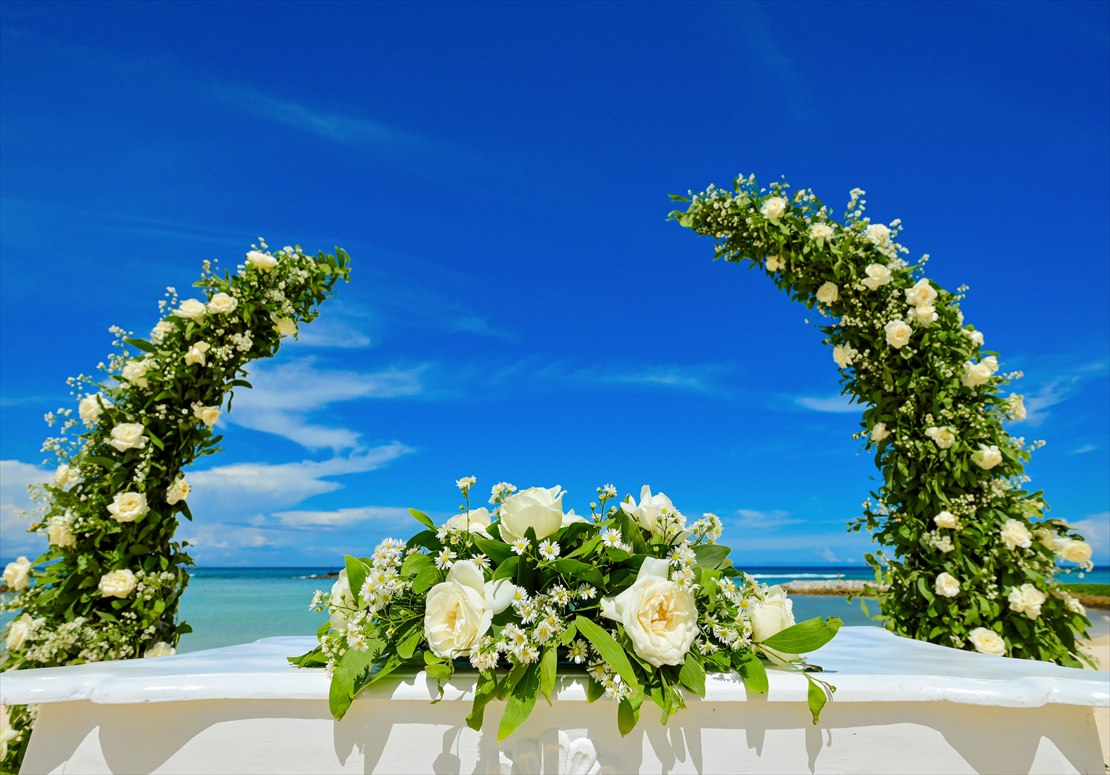 Kempinski Bali Oceanfront Chapel Beach Wedding (12)_R 生花センターピースフラワー