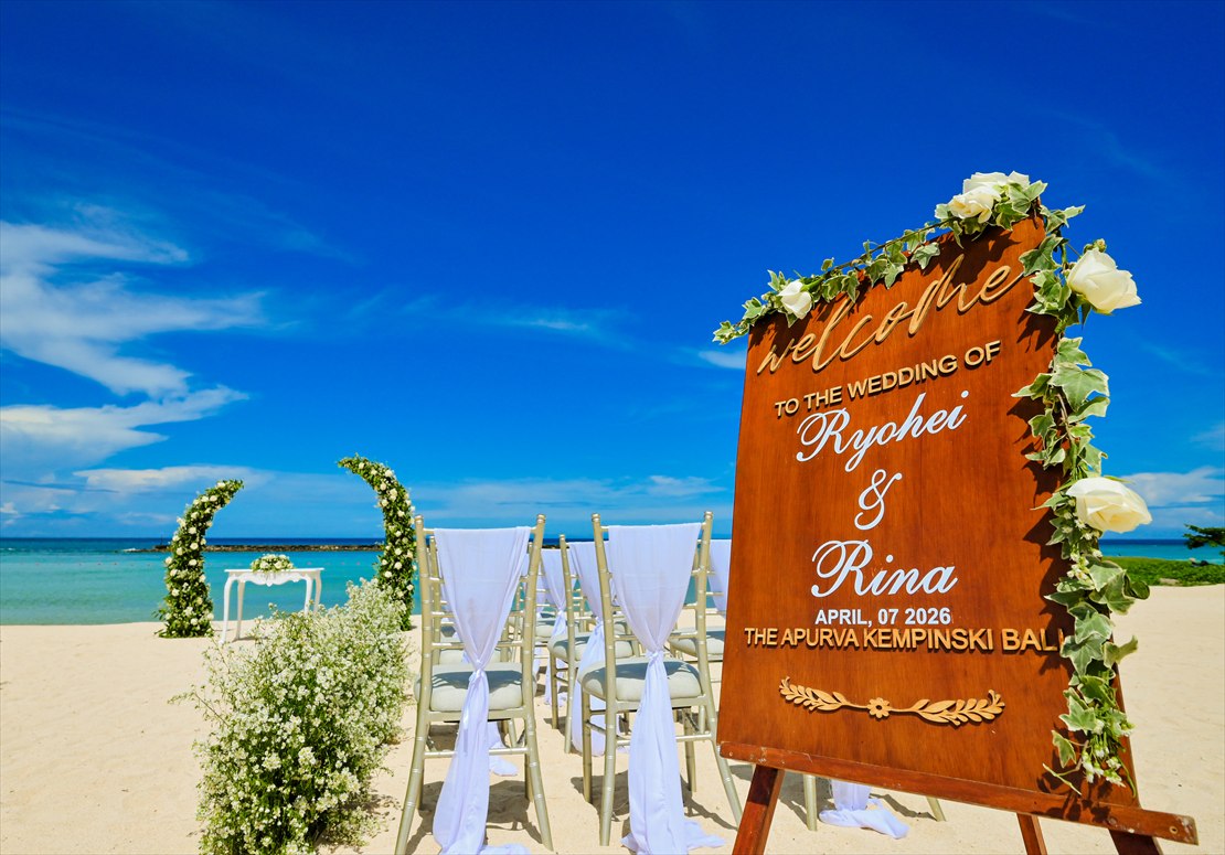 Kempinski Bali Oceanfront Chapel Beach Wedding (14)_R ウェルカムボード フラワー装飾