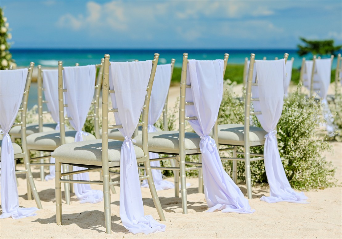 Kempinski Bali Oceanfront Chapel Beach Wedding (16)_R ティファニーチェア サッシュ装飾