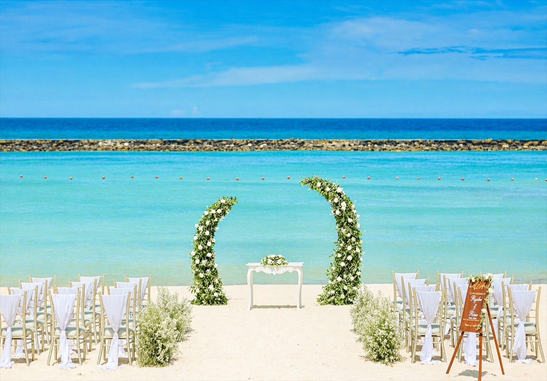 Kempinski Bali Oceanfront Chapel Beach Wedding (5)_R 真っ青な海を水平線まで望む挙式会場