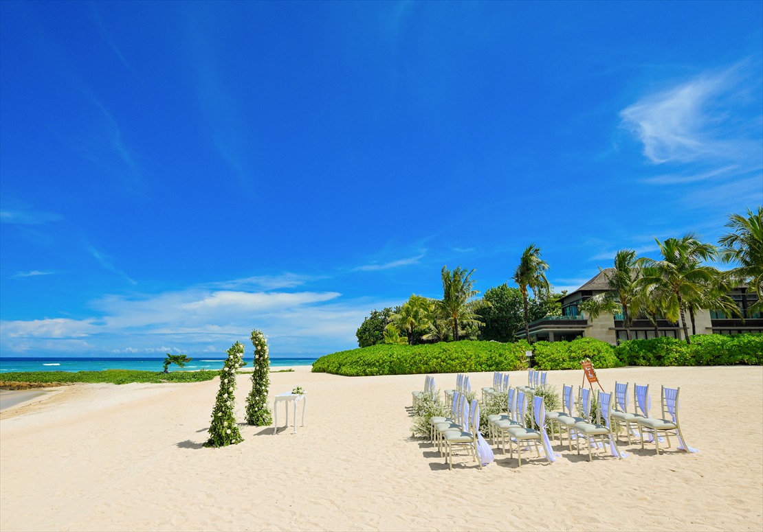 Kempinski Bali Oceanfront Chapel Beach Wedding (6)_R 広大な白砂ビーチを独占する挙式会場