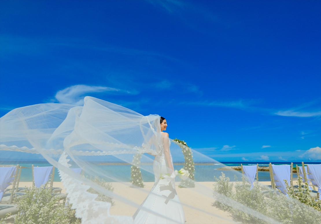 The Apurva Kempinski Bali Beach Wedding (1)_R ビーチ挙式会場ロングベール