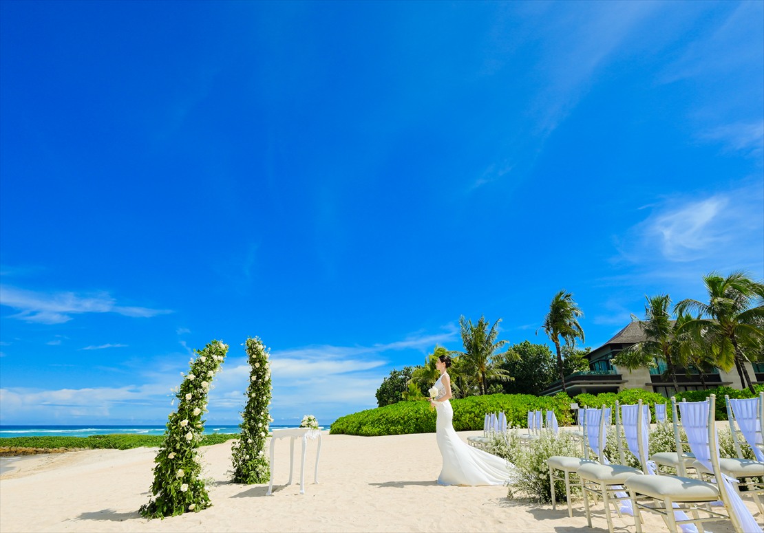 The Apurva Kempinski Bali Beach Wedding (6)_R ビーチ挙式会場入場シーン