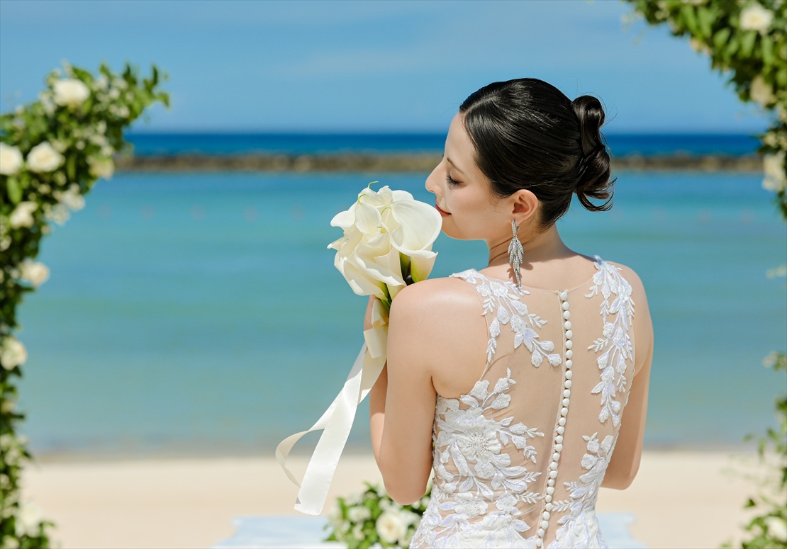 The Apurva Kempinski Bali Beach Wedding (8)_R カラリリ生花ブーケ