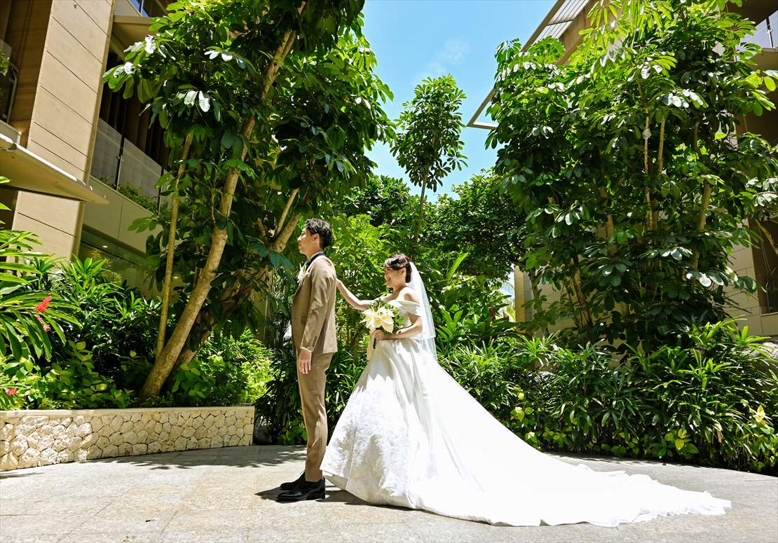 The Mulia Bali Harmony Chapel Wedding (9)_R ガーデンにてファーストミート