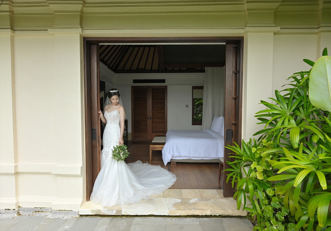 Four Seasons Bali Jimbaran Garden Wedding (11)_R お支度部屋にて新婦様挙式前撮影