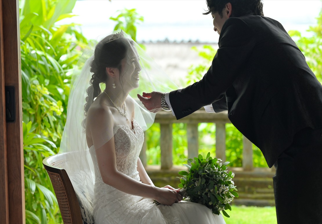 Four Seasons Bali Jimbaran Garden Wedding (13)_R 挙式前ベールダウン撮影