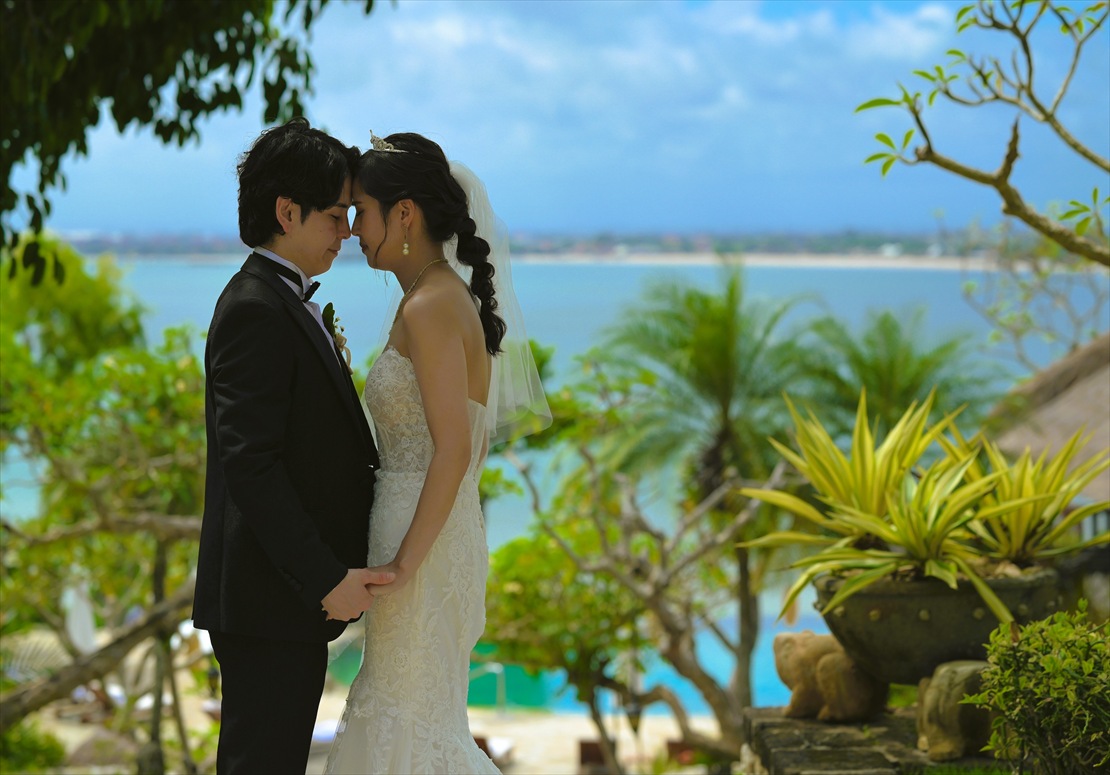 Four Seasons Bali Jimbaran Garden Wedding (15)_R インフィニティプールを望む挙式前撮影