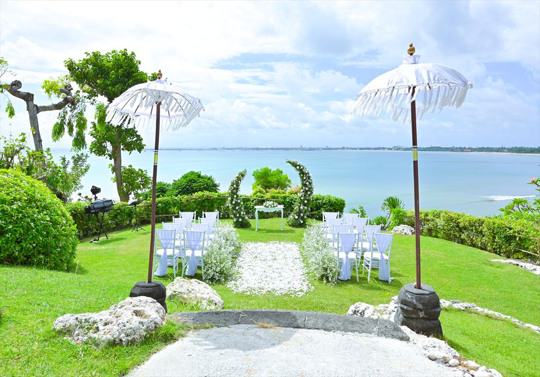Four Seasons Bali Jimbaran Garden Wedding (2)_R ジンバラン・ガーデン挙式会場生花装飾