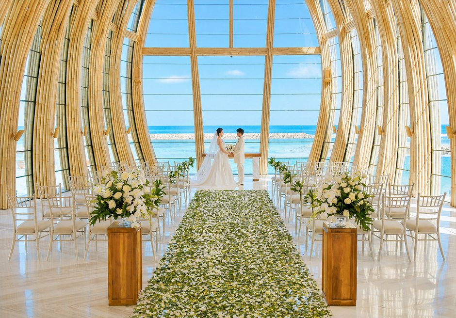 ジ・アプルヴァ・ケンピンスキ・バリ結婚式　オーシャンフロント・チャペル・ウェディング
