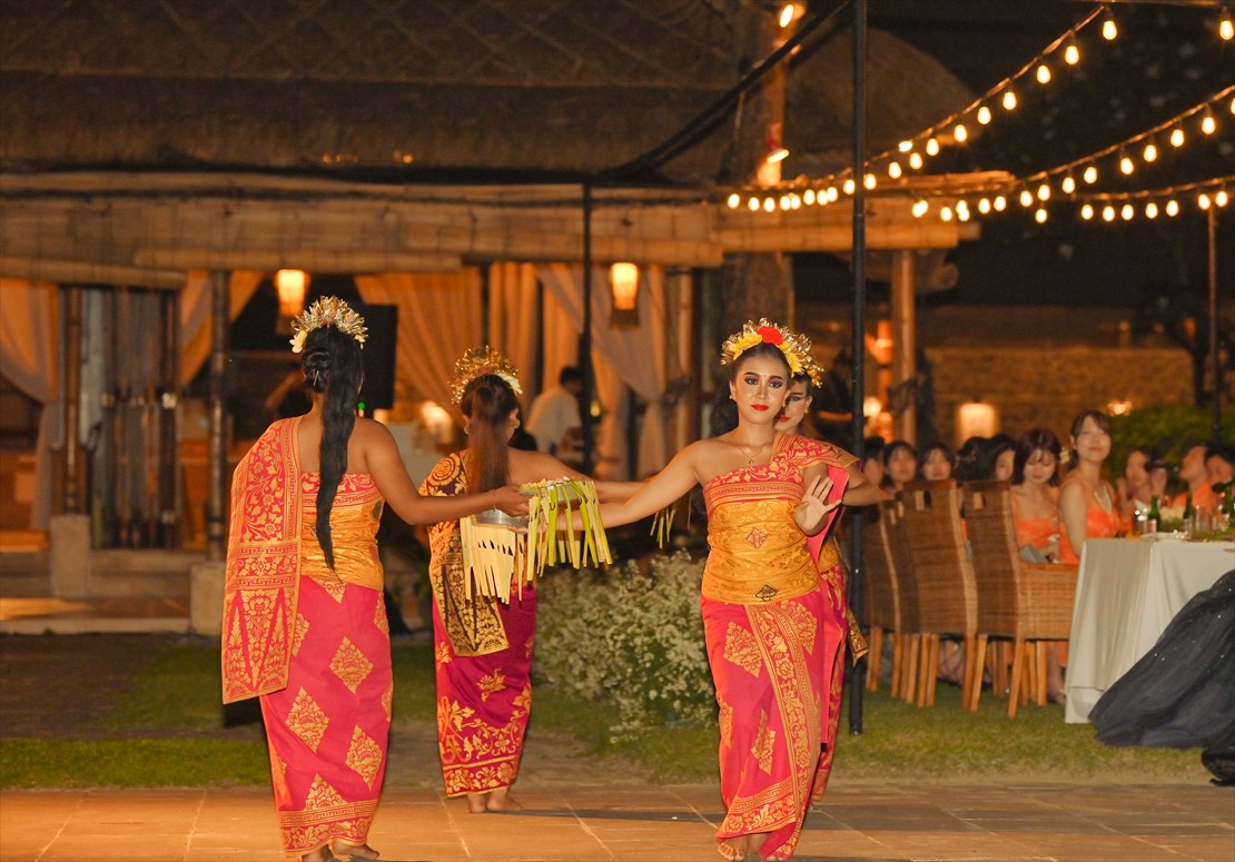 Bali Sunset Wedding Party Belmond Jimbaran (14) パーティーオプション:ダンスパフォーマンス