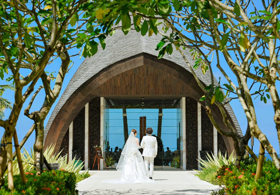 Bali Wedding Apurva Oceanfront Chapel Kempinski (10) 樹々に囲まれたチャペル・ロード