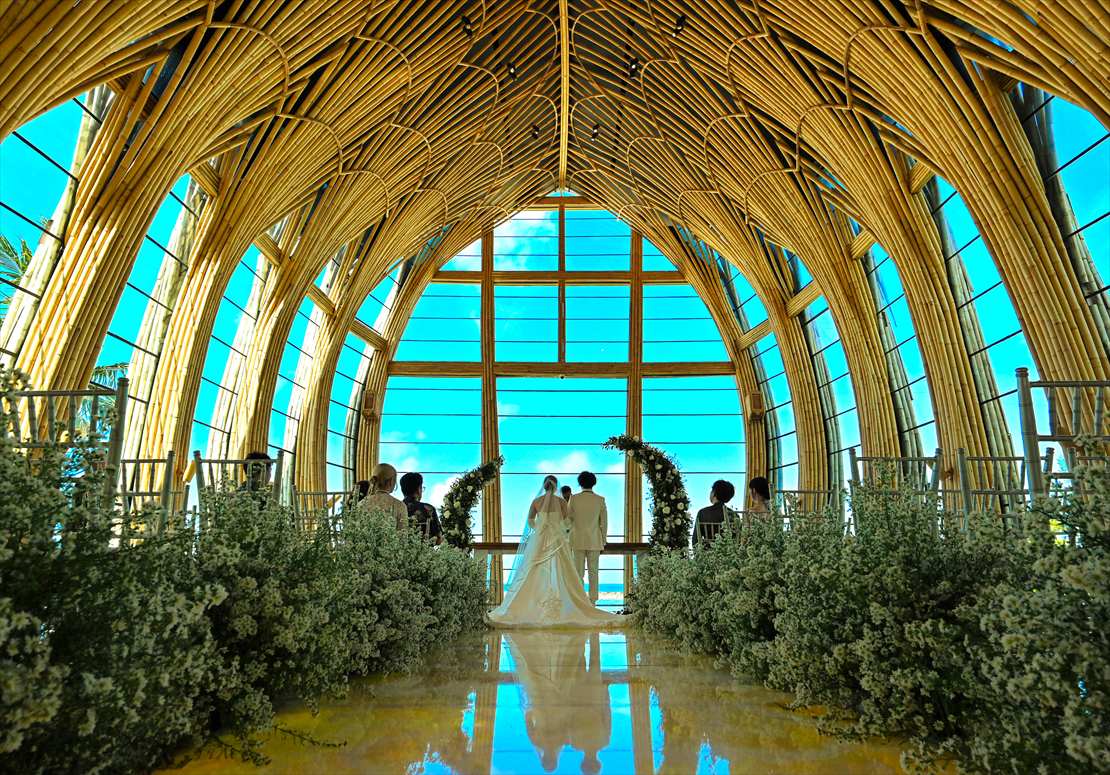 Bali Wedding Apurva Oceanfront Chapel Kempinski (11) 空と海を望む神秘的な挙式シーン