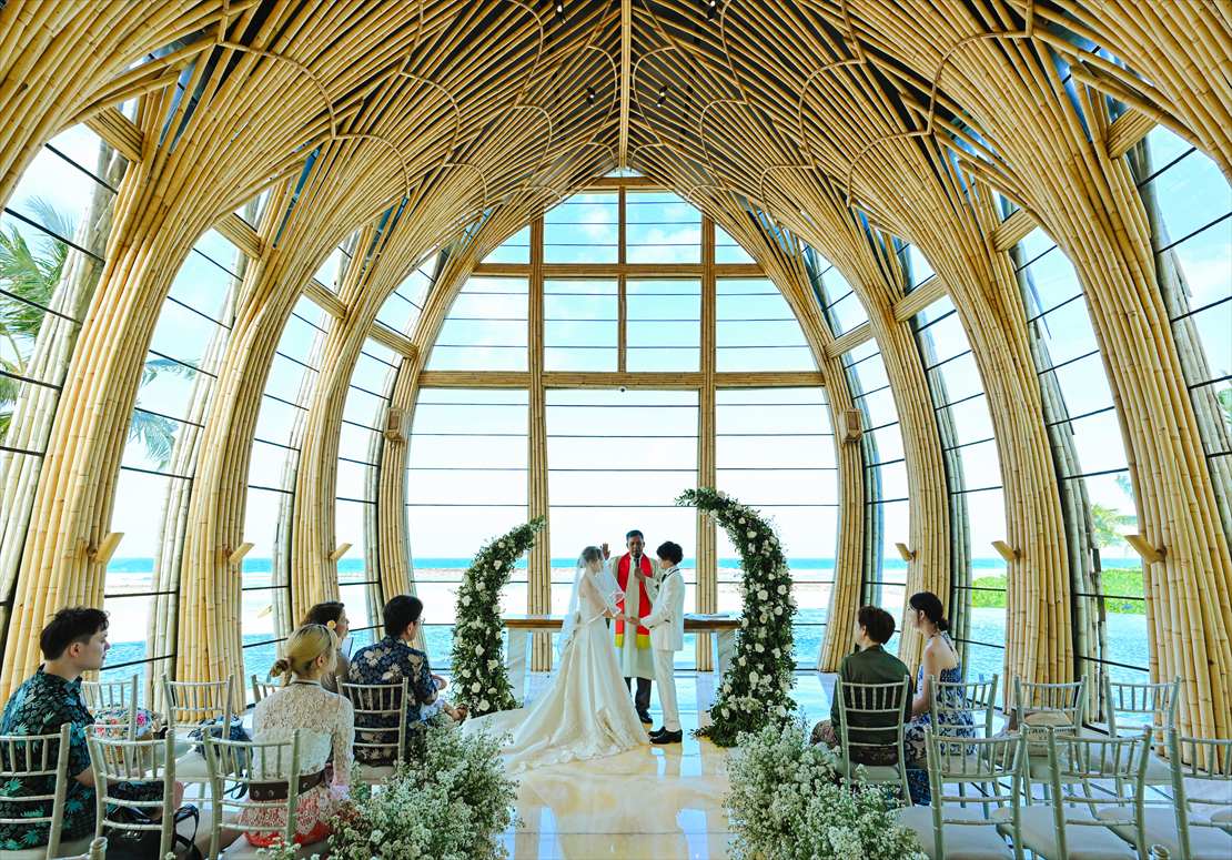 Bali Wedding Apurva Oceanfront Chapel Kempinski (13) ケンピンスキ・バリ 挙式シーン