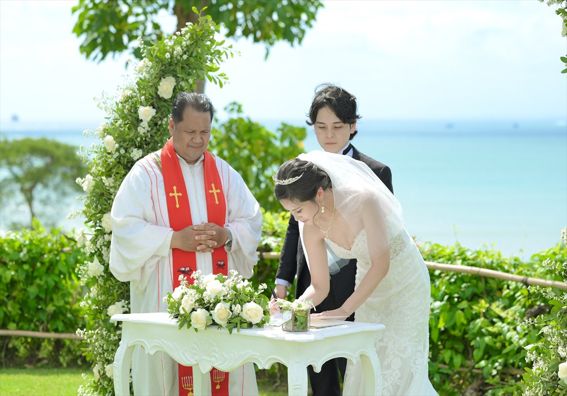 Four Seasons Bali Jimbaran Garden Wedding (23)_R フォーシーズンズ・バリ結婚証明書サイン