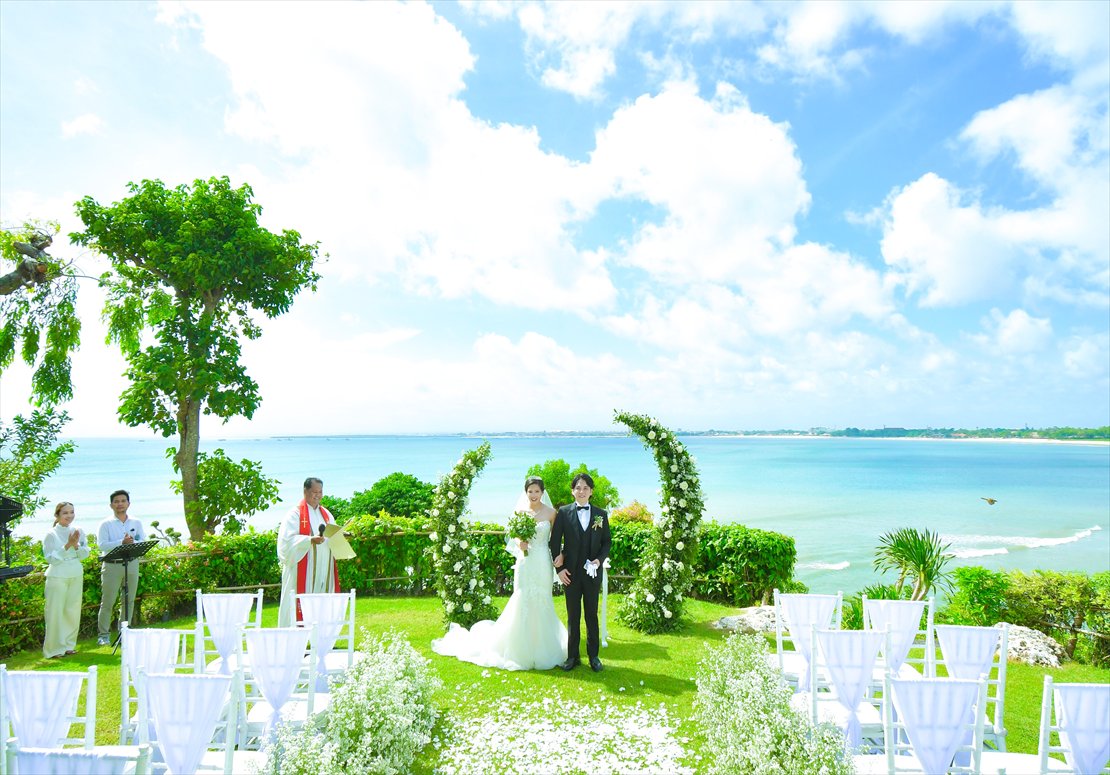 Four Seasons Bali Jimbaran Garden Wedding (24)_R ジンバランベイを一望する挙式シーン