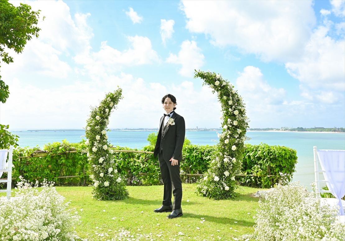 Four Seasons Bali Jimbaran Garden Wedding (28)_R ジンバラン・ガーデン フラワーアーチ挙式後撮影