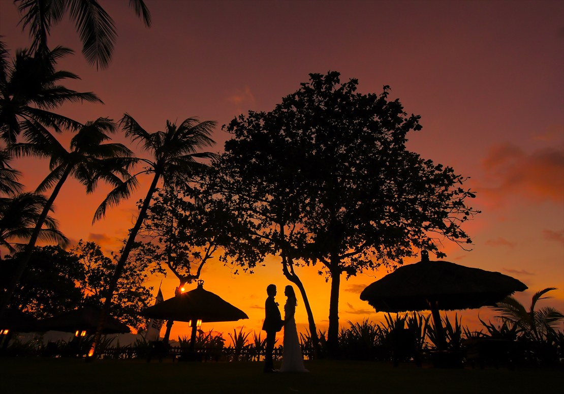 Intercontinental Bali Resort Sunset Wedding (15)_R ガーデンにてマジックアワー撮影