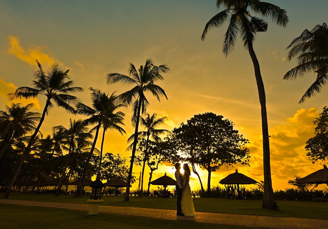 Intercontinental Bali Resort Sunset Wedding (5)_R ガーデンにてサンセット撮影