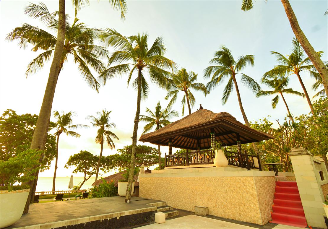 Intercontinental Bali Resort Sunset Wedding (6)_R インターコンチネンタル ビーチフロント・ガゼボ